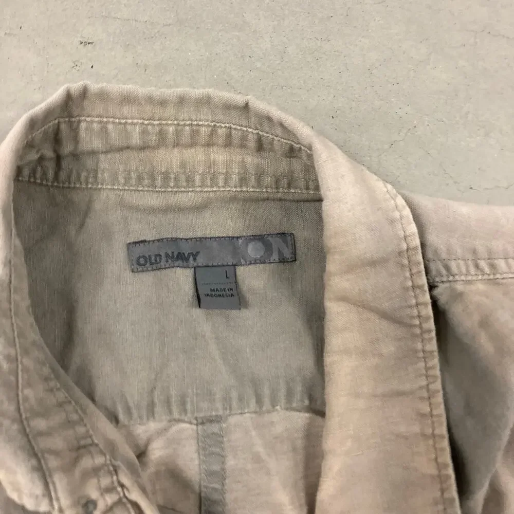 Y2K old navy sunfaded button up t-shirt